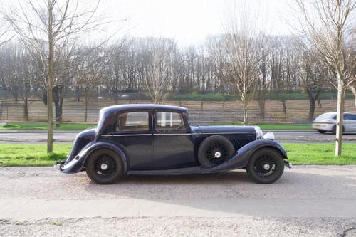 A 1935 BENTLEY 3½ LITRE SALOON BY THRUPP & MABERLY – THE SILENT SPORTS CAR