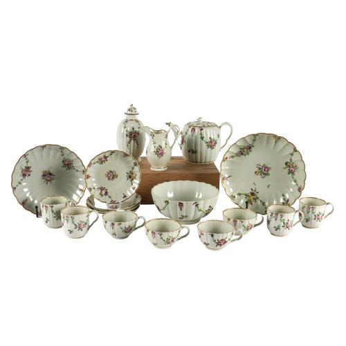 A WORCESTER REEDED PART TEA AND COFFEE SERVICE (20)