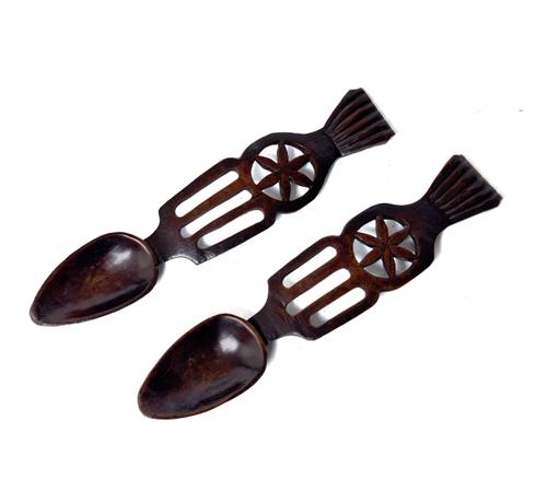 OF TREEN INTEREST: A PAIR OF WELSH FRUITWOOD LOVE SPOONS  (2)