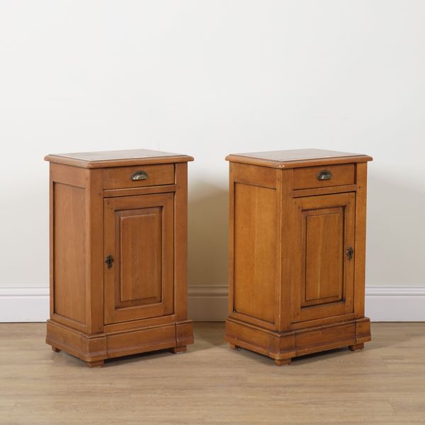 WARING AND GILLOWS; A PAIR OF 20TH CENTURY OAK  BEDSIDE CUPBOARDS (2)