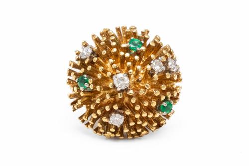 AN EMERAND AND DIAMOND SPRAY RING