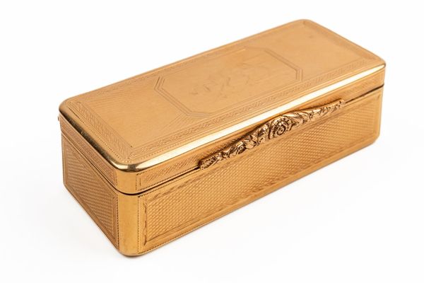 A EUROPEAN GOLD SNUFF BOX