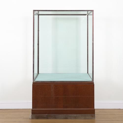 A FREESTANDING MUSEUM DISPLAY CABINET