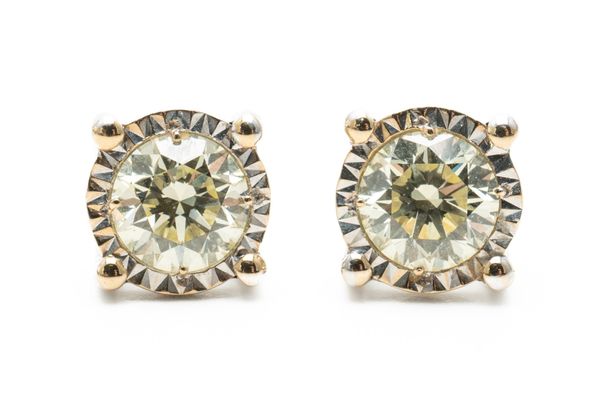 A PAIR OF YELLOW DIAMOND STUD EARRINGS (3)