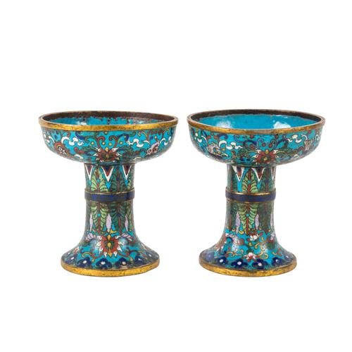 A PAIR OF CHINESE CLOISONNE ENAMEL FOOTED BOWLS (2)