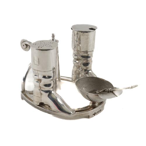 A SILVER NOVELTY RIDING CRUET (2)