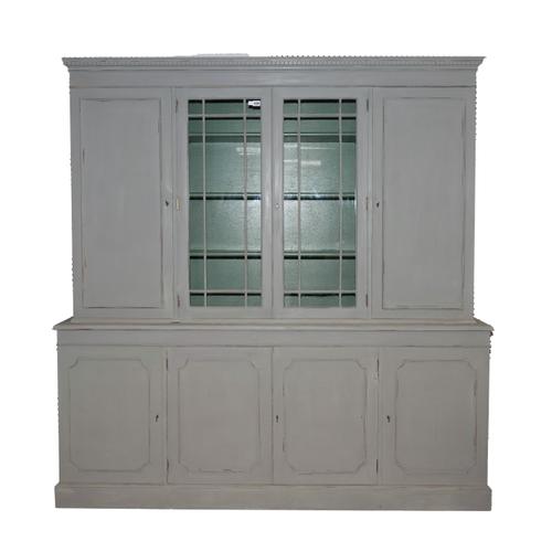 AN 18TH CENTURY STYLE GREY PAINTED BOOKCASE CABINET