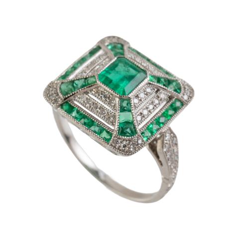 AN EMERALD AND DIAMOND RING