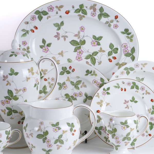 A WEDGWOOD 'WILD STRAWBERRY' PATTERN BONE CHINA PART DINNER AND COFFEE SERVICE (100)