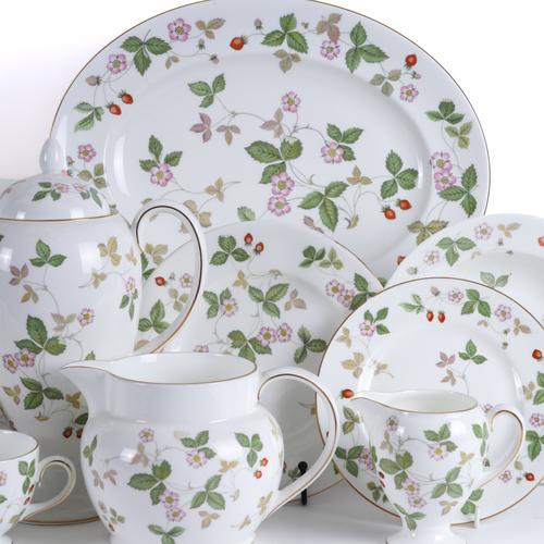 A WEDGWOOD 'WILD STRAWBERRY' PATTERN BONE CHINA PART DINNER AND COFFEE SERVICE (100)