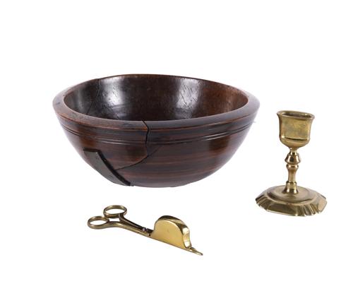 AN ENGLISH SYCAMORE TREEN DAIRY BOWL (3)