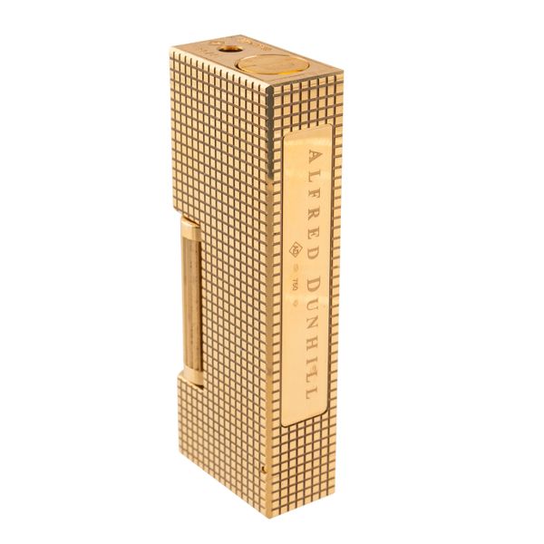 AN ALFRED DUNHILL 18CT GOLD LIMITED EDITION POCKET LIGHTER