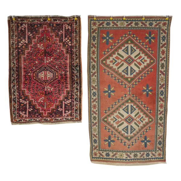 A SHIRAZ RUG PERSIAN (2)