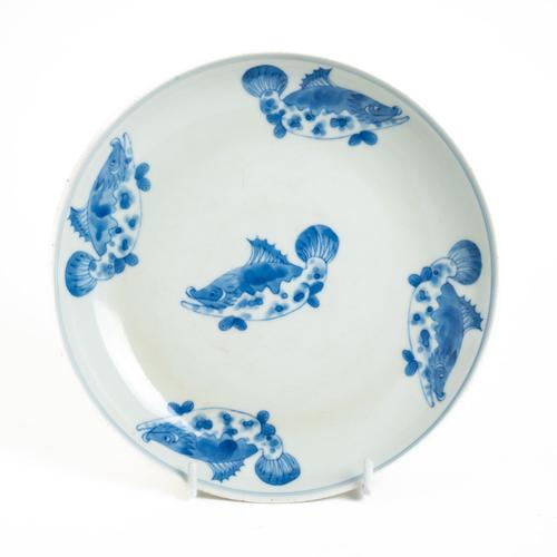 A CHINESE BLUE AND WHITE SAUCER DISH