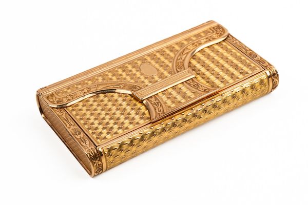 A GOLD RECTANGULAR PURSE BOX