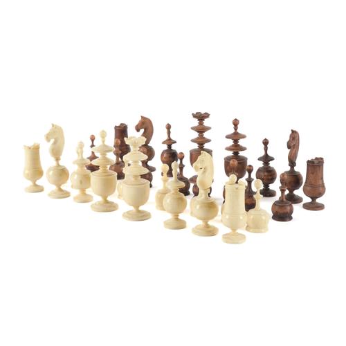 A FRENCH  REGENCE PATTERN BONE CHESS SET (32)