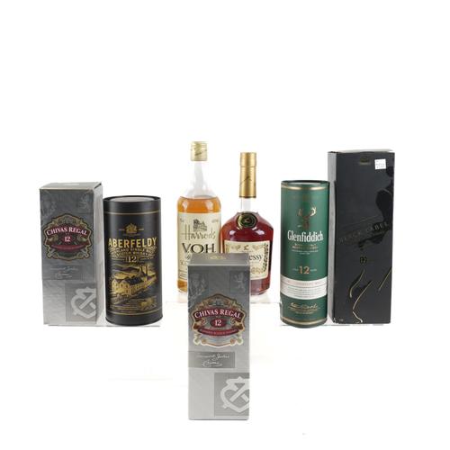 SEVEN BOTTLES OF SPIRITS INCLUDING A BOTTLE OF ABERFELDY 12 YEARS AND GLENFIDDICH 12 YEARS (7)