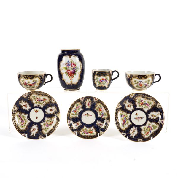 A PAIR OF ROYAL WORCESTER BLUE-GROUND TEACUPS AND SAUCERS AND A COFFEE CUP AND SAUCER (6)