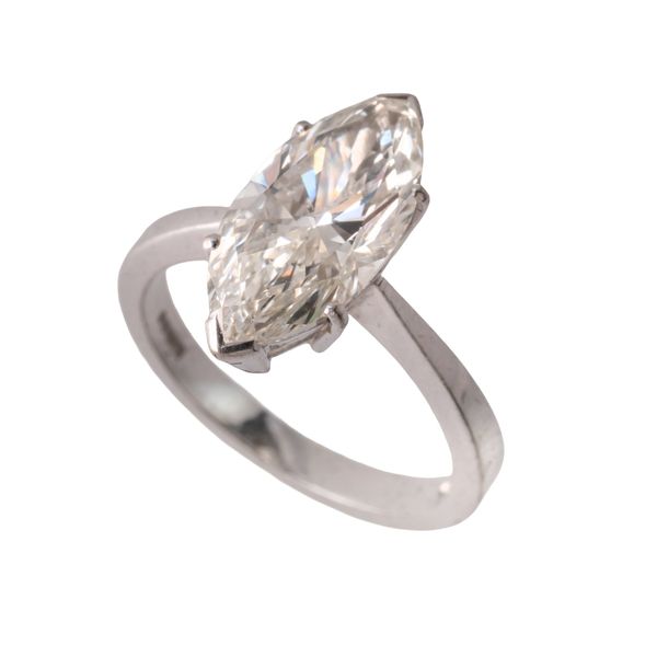 A SINGLE STONE MARQUISE CUT DIAMOND RING (2)