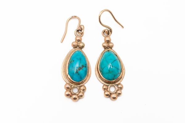 A PAIR OF TURQUOISE EARRINGS (3)