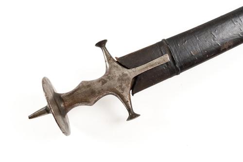 AN INDO-PERSIAN TALWAR