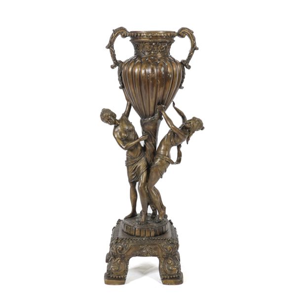 A BRONZE PATINATED METAL FLOOR STANDING JARDINIERE OR URN