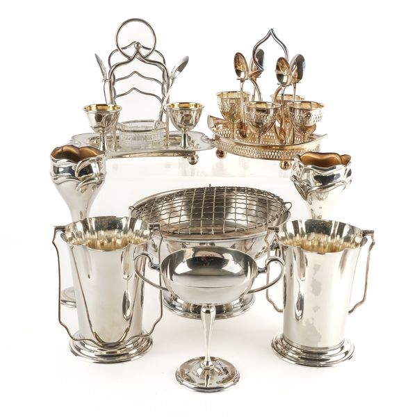 A GROUP OF PLATED WARES (8)