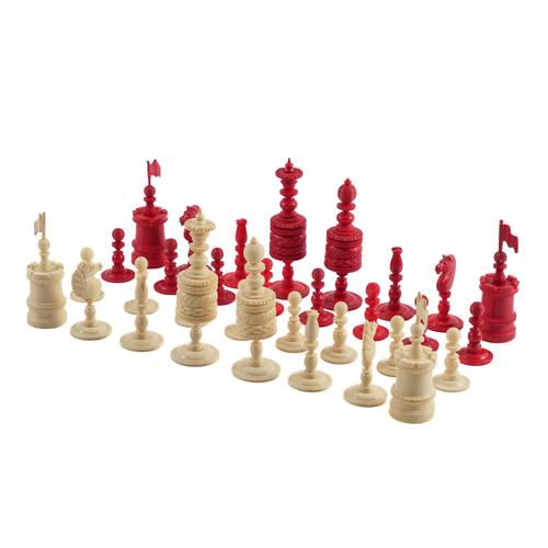 AN ENGLISH BARLEYCORN PATTERN RED AND WHITE BONE CHESS SET (32)