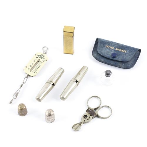 A GROUP OF EIGHT ITEMS (8)