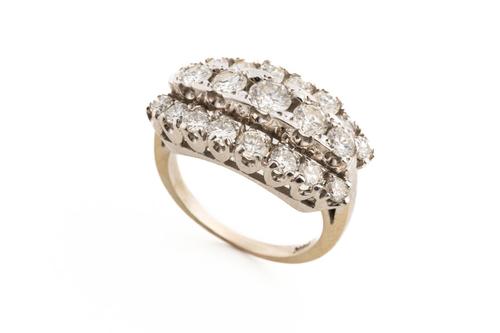 A THREE ROW DIAMOND RING (2)