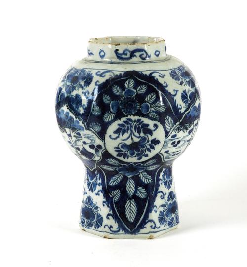 AN OCTAGONAL DUTCH DELFT BLUE AND WHITE CHINOISERIE VASE