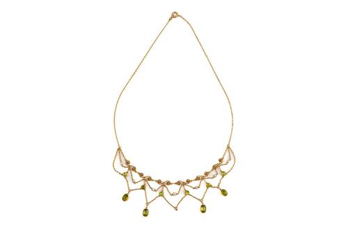 A PERIDOT AND PEARL NECKLACE