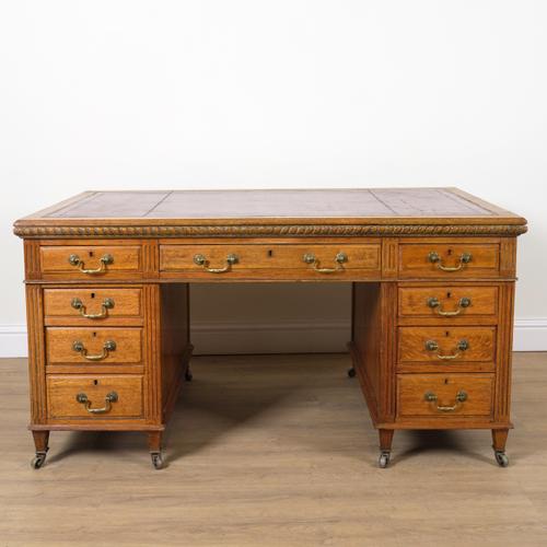 AN EARLY 20TH CENTURY OAK PEDESTAL DESK