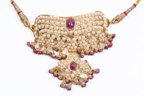 A RUBY AND PEARL NECKLACE
