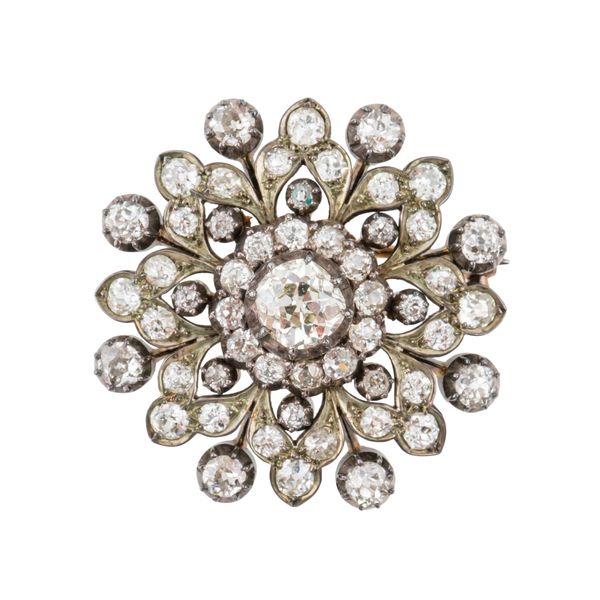 A VICTORIAN DIAMOND SET FLORAL CLUSTER BROOCH
