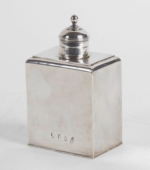 A BRITANNIA STANDARD  EARLY 18TH CENTURY SILVER TEA CADDY