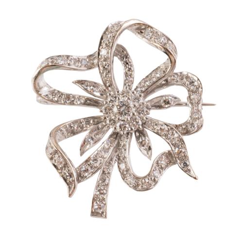 A DIAMOND FLOWER BROOCH