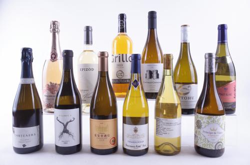 TEN BOTTLES VARIOUS WHITE AND TWO SPARKLING WINE