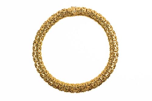 A GOLD MULTIPLE LINK COLLAR NECKLACE
