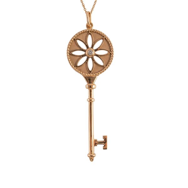 A TIFFANY AND CO 18CT GOLD KEY PENDANT NECKALCE