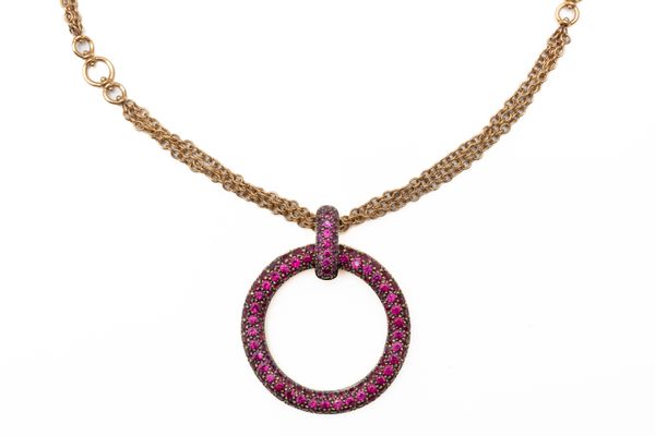 A RUBY PENDANT NECKLACE