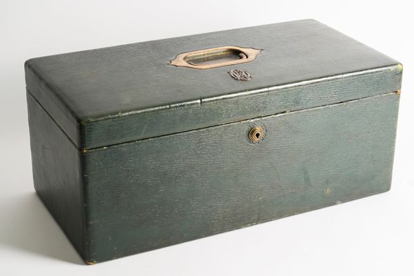 A LARGE 19TH CENTURY GREEN MOROCCO LEATHER JEWELLERY CASE