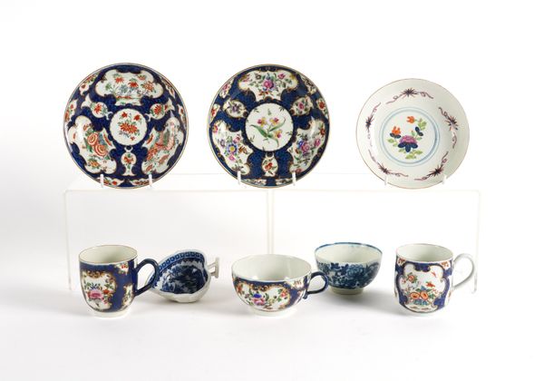 A GROUP OF WORCESTER PORCELAIN (8)