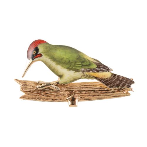 AN ENAMELLED GREEN WOODPECKER BROOCH