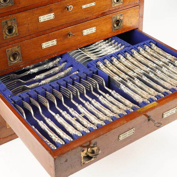 AN AMERICAN STERLING SILVER CANTEEN OF TABLE FLATWARE