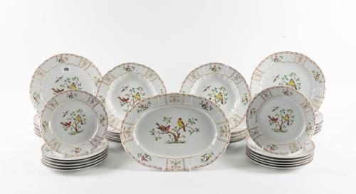 HEINRICH, VILLEROY & BOCH, A MODERN CHARLOTTENBURG PATTERN DINNER SERVICE