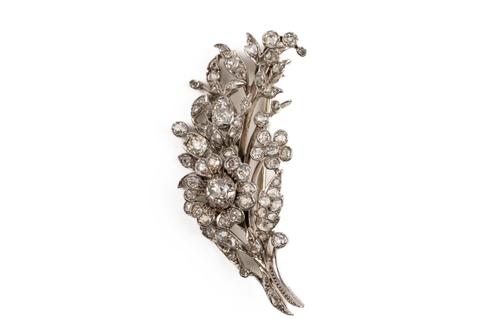 A DIAMOND FLORAL SPRAY BROOCH (2)