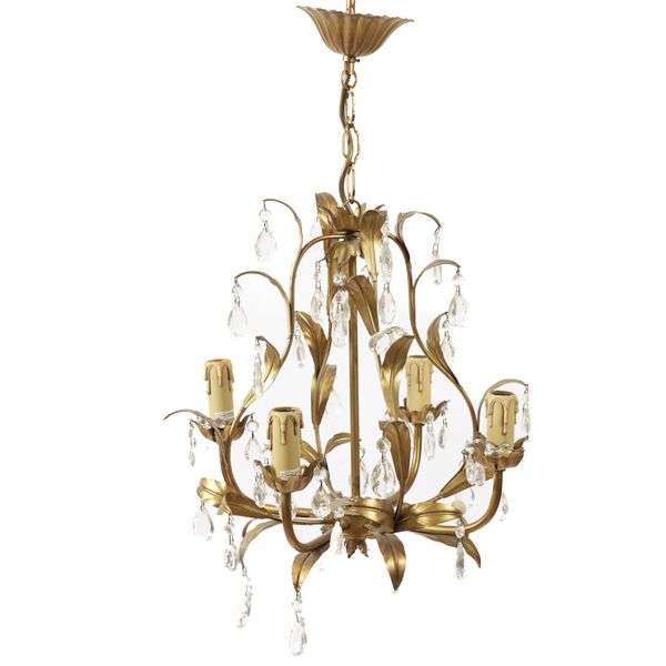 A PAIR OF GILT TOLE PIENTE CARTOUCHE SHAPED FOLIATE FOUR LIGHT CHANDELIERS (2)