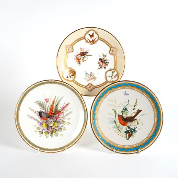 A ROYAL WORCESTER CABINET PLATE (3)