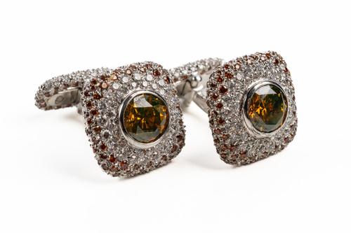 A PAIR OF FANCY COLOURED CUFFLINKS (2)